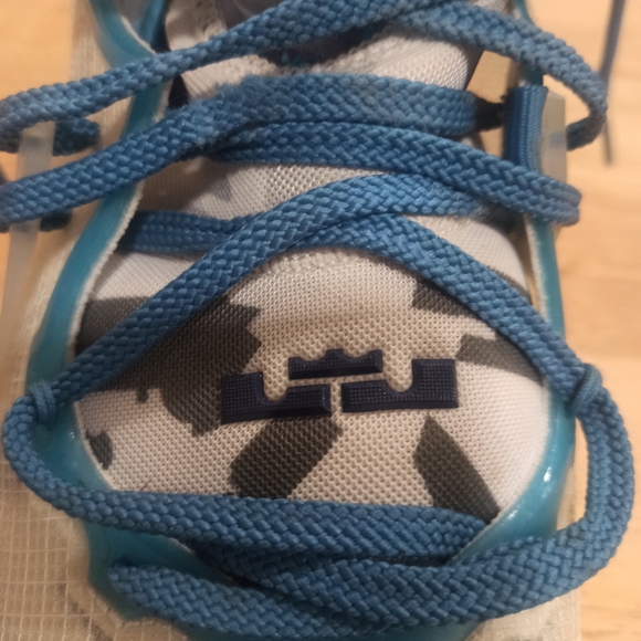 Nike LeBron XIX 19 Space Jam 'Sweatsuit' Basketball Shoes Size 7 DD0418-100 - Picture 10 of 11